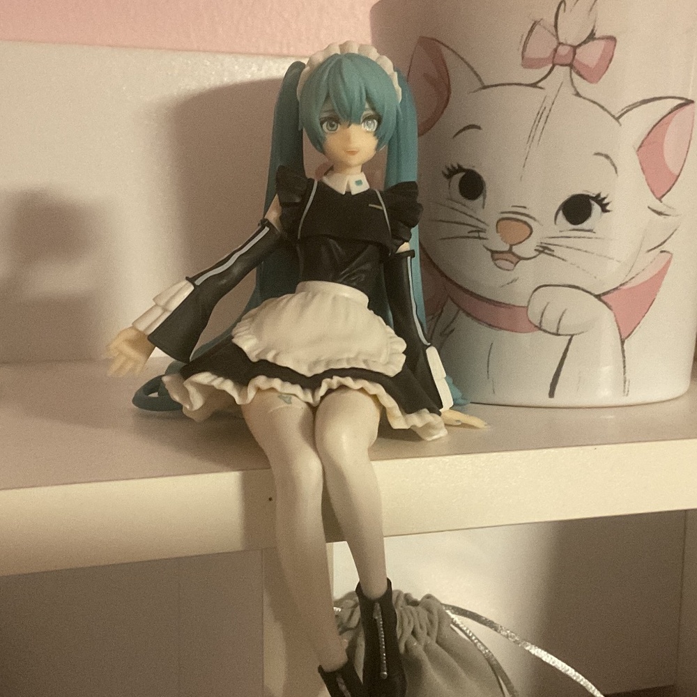 Authentic Hatsune Miku Desk Figure Sitting